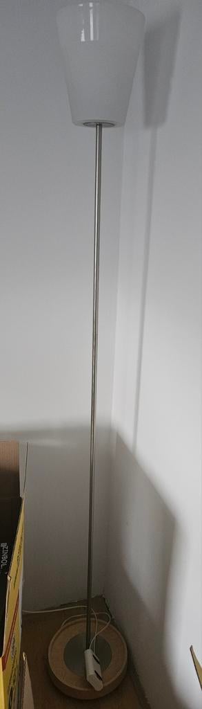 GRATIS Dimbare vloerlamp met metalen staander, Huis en Inrichting, Lampen | Vloerlampen, Ophalen, Gebruikt, Glas, Modern, minimalistisch
