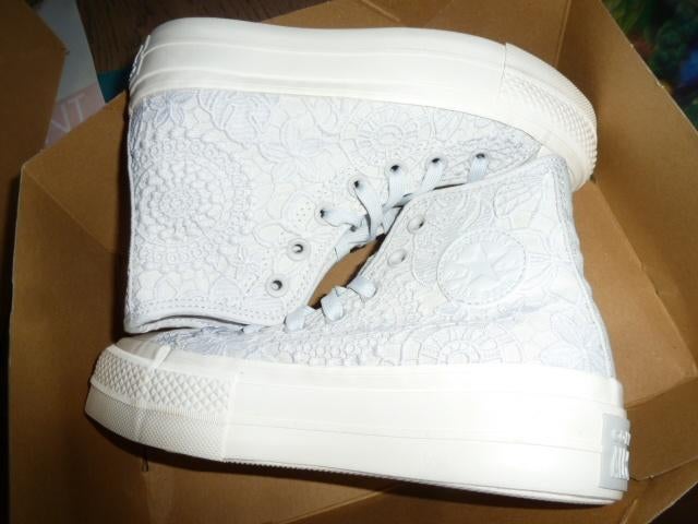 Maat 35 wit,grijs  kant Converse schoenen nieuw, Kleding | Dames, Schoenen, Wit, Nieuw, Ophalen of Verzenden, Sneakers of Gympen