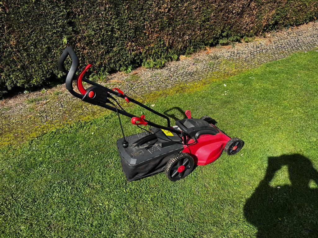 HVC Elektrische Grasmaaier - Compact en Efficiënt, Tuin en Terras, Grasmaaiers, Gebruikt, Elektrische grasmaaier, 30 t/m 39 cm