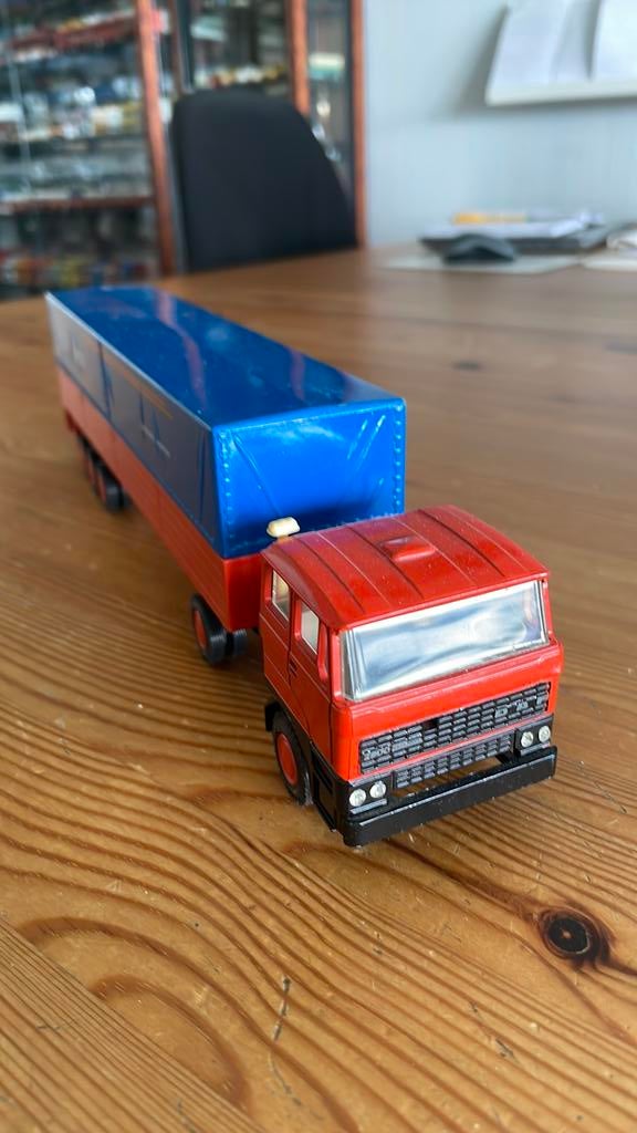 Daf 2800 turbo intercool truck met oplegger, Ophalen of Verzenden, Zo goed als nieuw, Bus of Vrachtwagen, Lion Toys