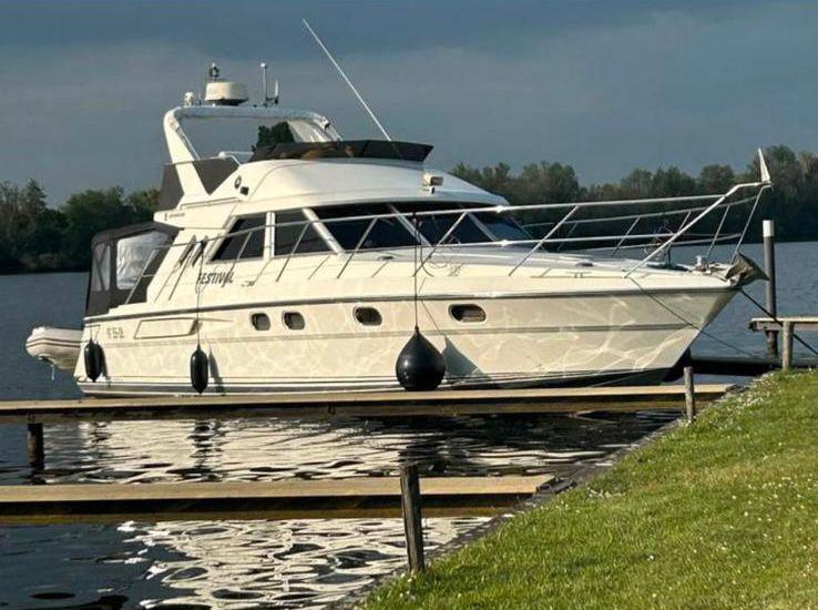 Fairline 41-43 fly, Watersport en Boten, Motorboten en Motorjachten, Zo goed als nieuw, Polyester, Diesel, 50 pk of meer, Ophalen