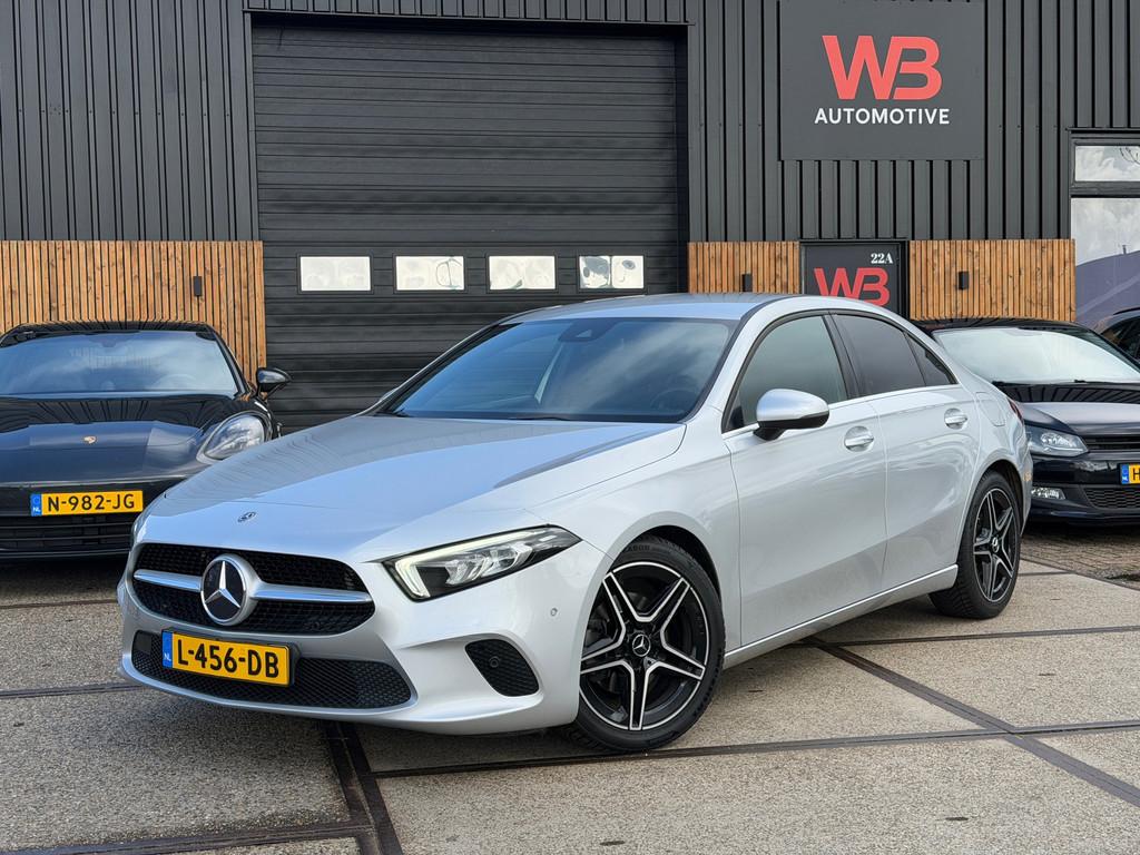 Mercedes-Benz A-klasse 200 Premium Plus Cruise Clima Camera, Gebruikt, 4 cilinders, Leder en Stof, 163 pk