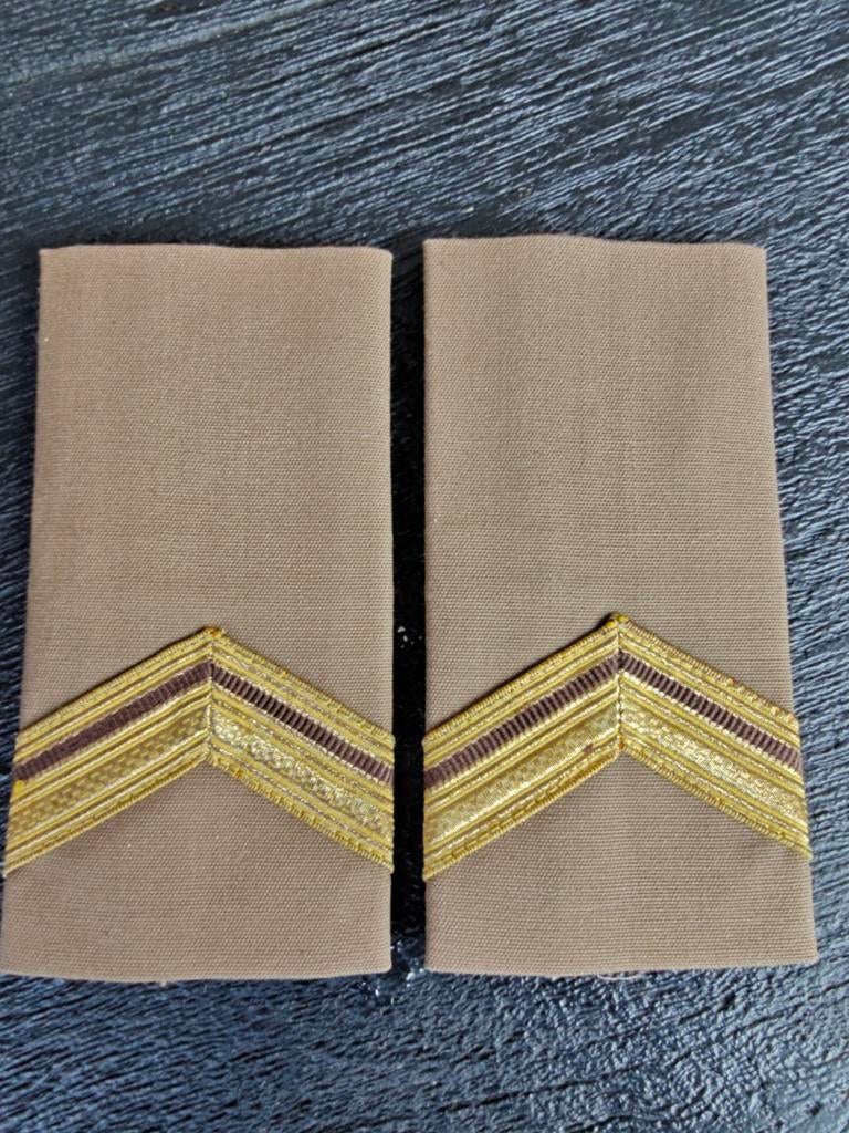 Rangonderscheidingstekens Sergeant 1.. gouddraad mooie, Verzamelen, Militaria | Algemeen, Ophalen of Verzenden, Landmacht, Nederland