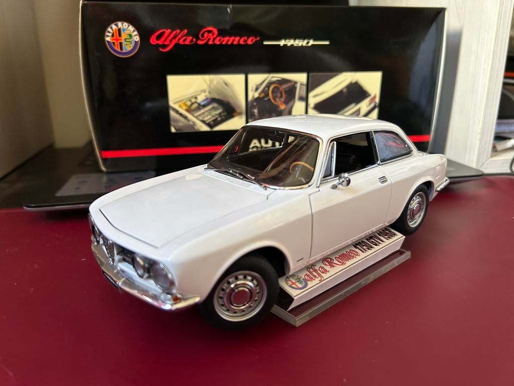 AUTOart Millennium 1:18 Alfa Romeo 1750 GTV 70101 wit, Ophalen of Verzenden, Zo goed als nieuw, Autoart