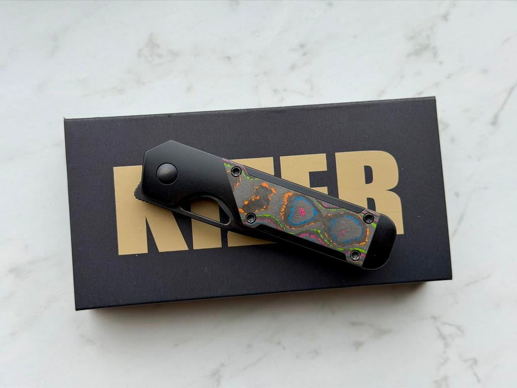 Kizer Mini Militaw Ki3634SA1 80s CamoCarbon EDC Zakmes, Ophalen of Verzenden, Zo goed als nieuw