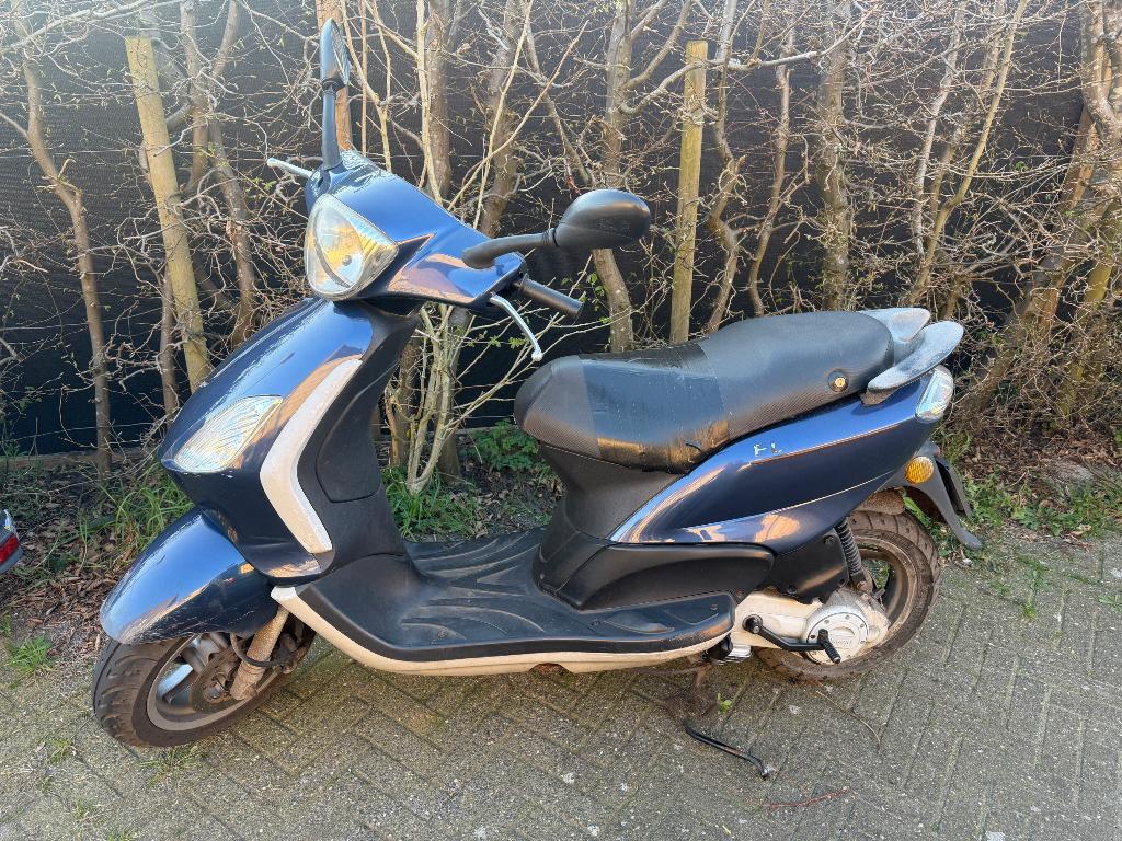 Te koop :Piaggio fly 4 takt 50cc, Fietsen en Brommers, Scooters | Piaggio, Ophalen, Gebruikt, Maximaal 45 km/u, Fly