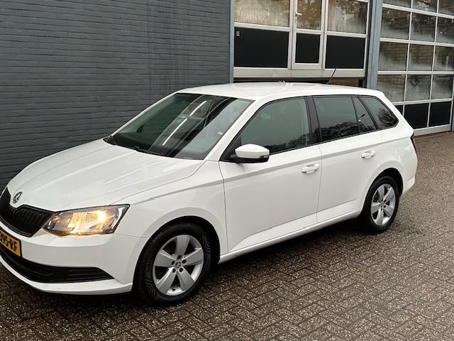 Skoda Fabia Combi 1.2 TSI Edition Automaat (bj 2016), Stof, Gebruikt, Grijs, 1100 kg
