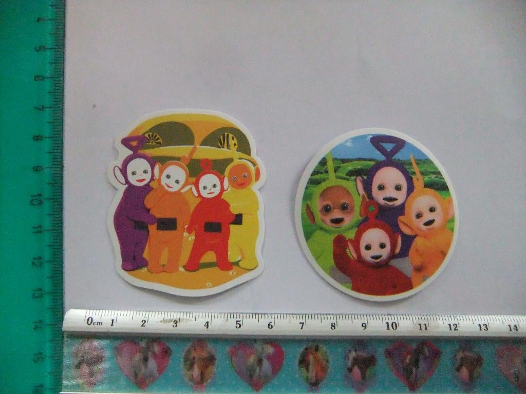 2 pvc Teletubbie stickers voor laptop koelkast kliko auto, Verzenden, Nieuw, Meerdere stickers