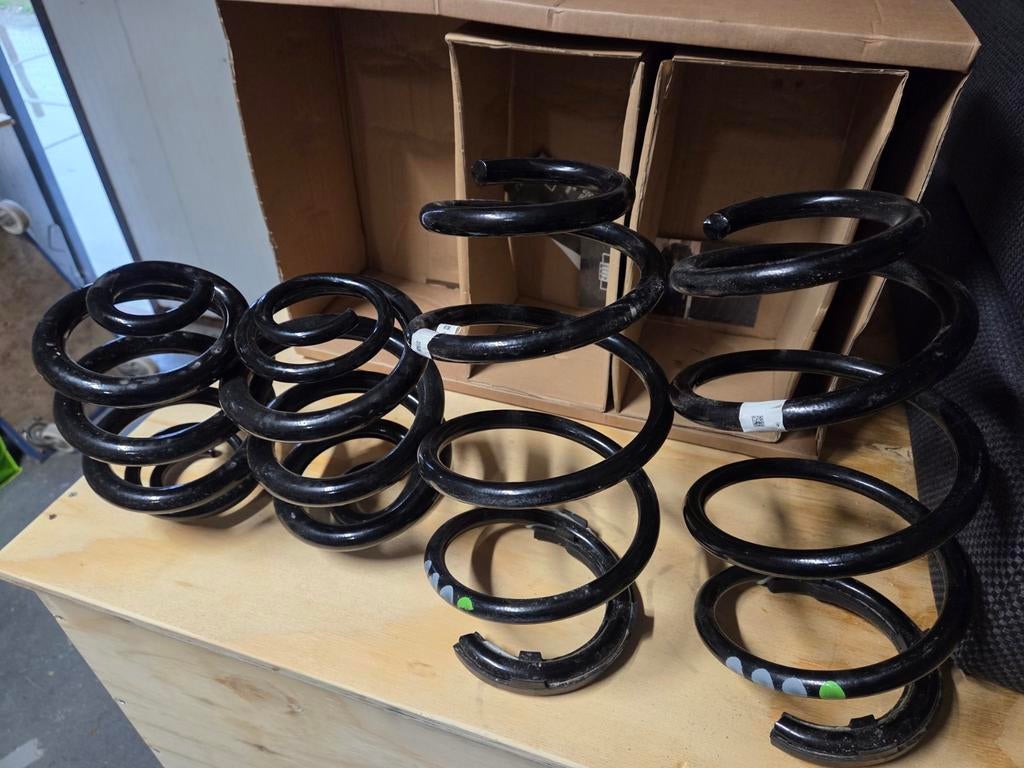 Orginele Nieuwe Set Veren Volkswagen T6 Transporter, Ophalen, Nieuw, Volkswagen