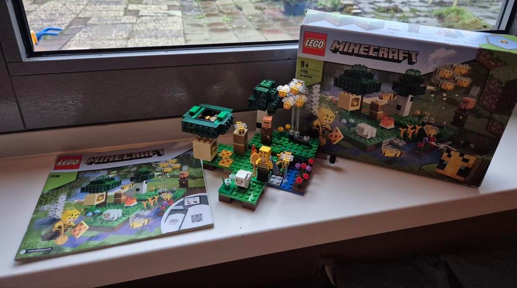 LEGO Minecraft 21165 De Bijenboerderij - Compleet met doos, Ophalen of Verzenden, Zo goed als nieuw, Complete set, Lego