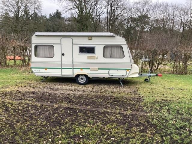 Chateau La Car 460, Caravans en Kamperen, Caravans, Vast bed, Chateau, Rondzit, 750 - 1000 kg