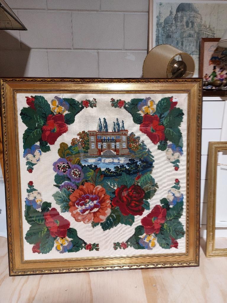 Geborduurd schilderij, Antiek en Kunst, Antiek | Meubels | Tafels, Ophalen