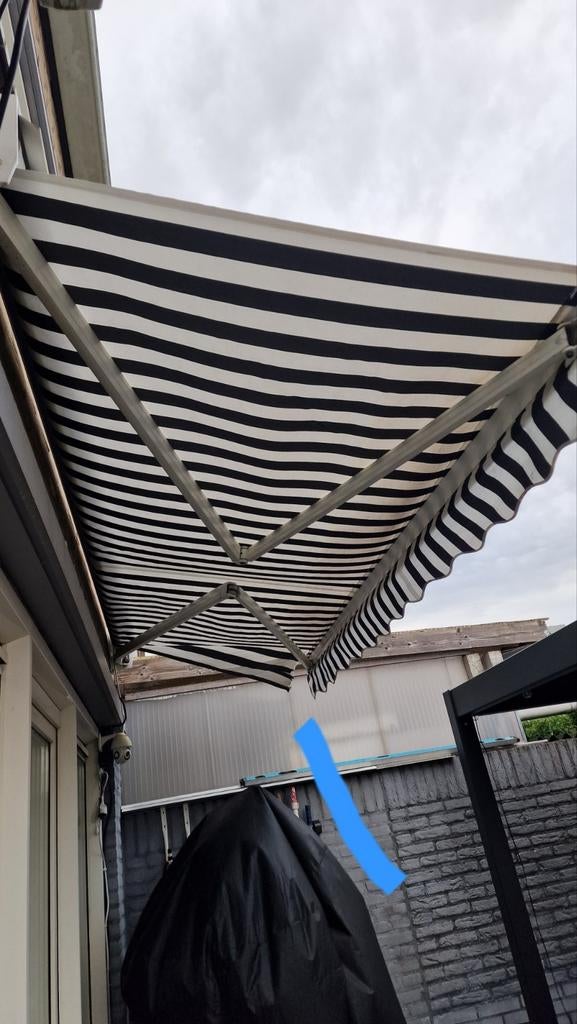 Electrischch knikarm   zonnescherm 3.30 / 2.5, Tuin en Terras, Zonneschermen, Gebruikt, Elektrisch, Ophalen of Verzenden, 250 cm tot 450 cm