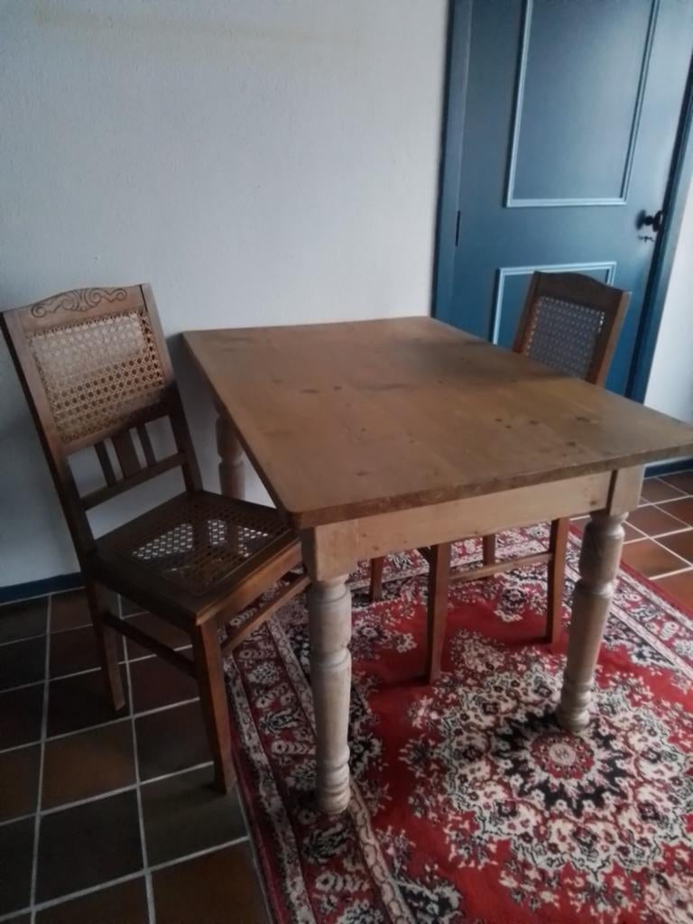Landelijke eethoek met 4 stoelen (2 met armleuningen), Ophalen, Gebruikt, 4 tot 6 stoelen