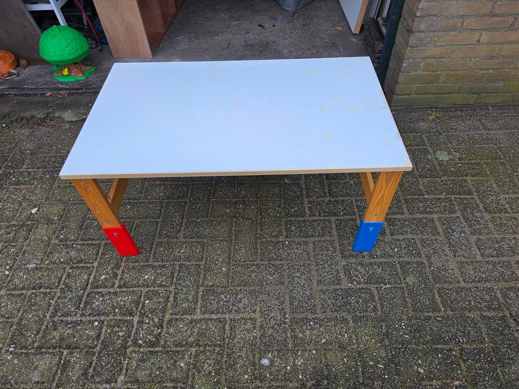 Leuke kindertafel ikea, Kinderen en Baby's, Kinderkamer | Tafels en Stoelen, Ophalen, Gebruikt, Tafel(s)