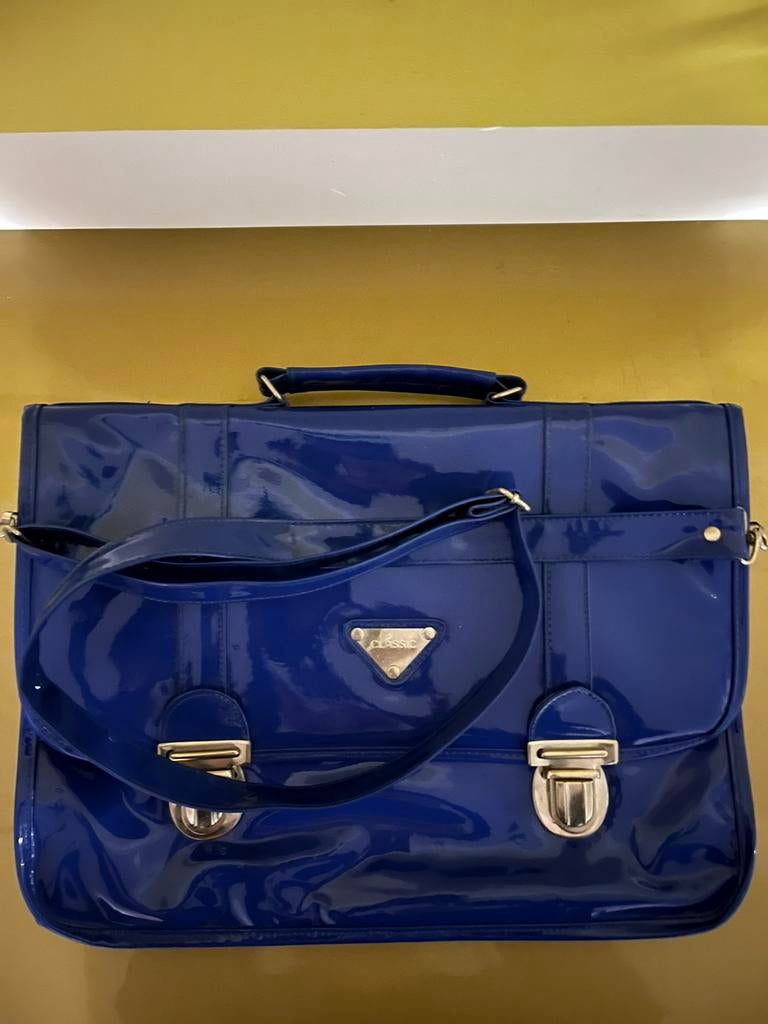 VINTAGE LAPTOPTAS/ SCHOOLTAS. —  LAKLEER. —  KONINGSBLAUW..., 40 tot 60 cm, Gebruikt, 20 tot 30 cm, Blauw