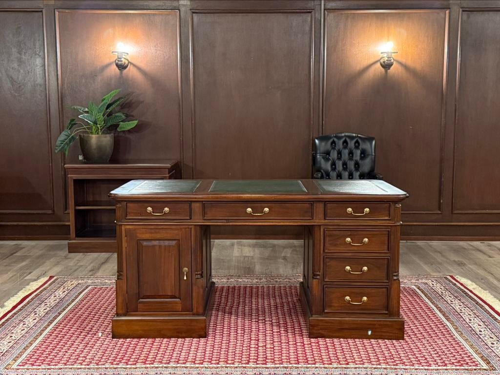 INKOOP/VERKOOP klassieke bureaus en Chesterfield stoelen, Ophalen of Verzenden, Gebruikt