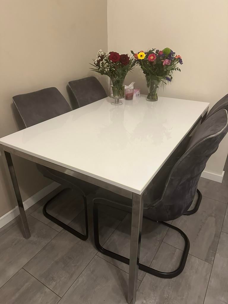 Hoogglans wit salon tafel Ikea, Ophalen, 100 tot 150 cm, 50 tot 100 cm, Zo goed als nieuw