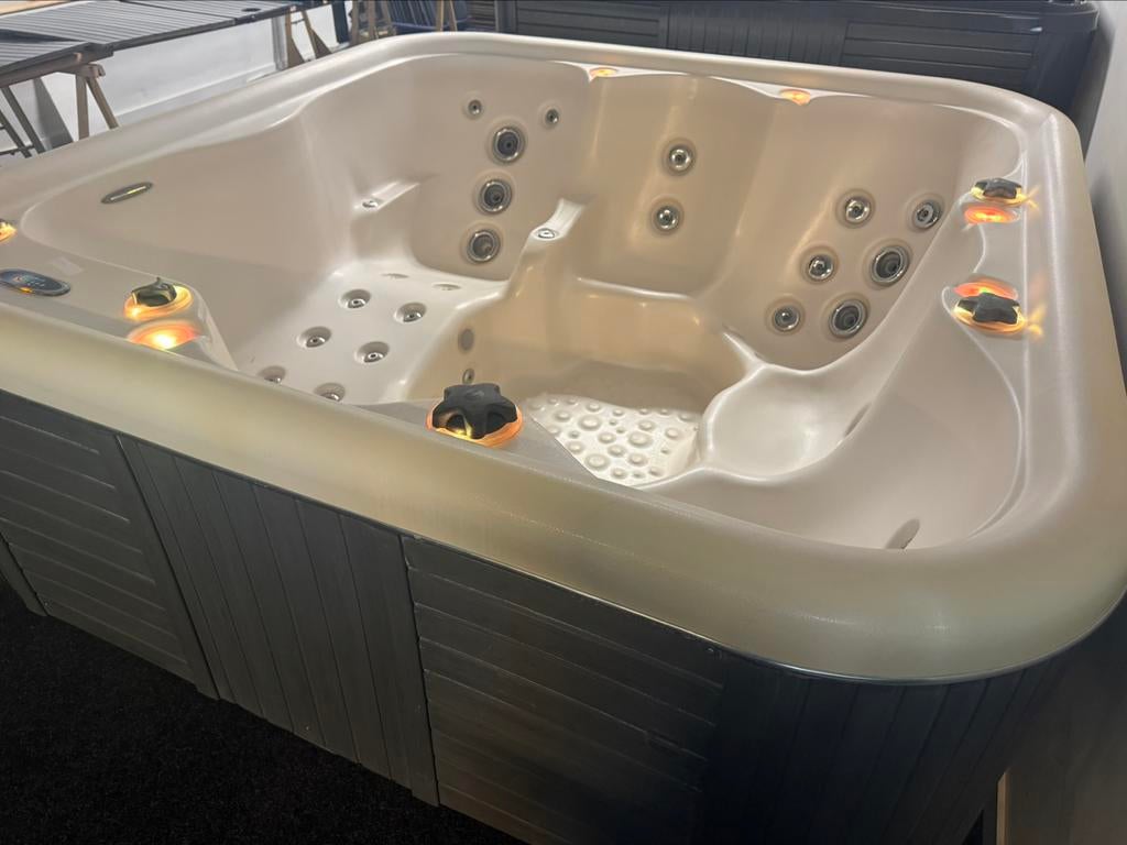 Jacuzzi balboa Groot model ! Koopje!, Ophalen, Zo goed als nieuw, Pomp
