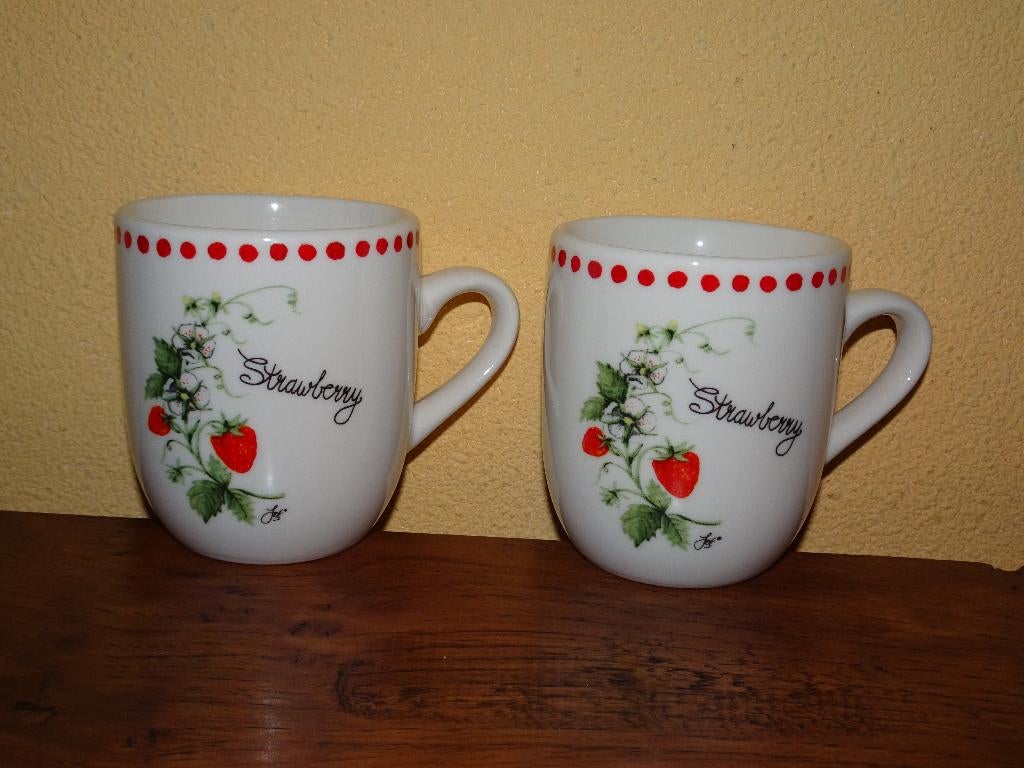 2 World of Jet Strawberry Senseo bekers met oor, Ophalen of Verzenden, Zo goed als nieuw, Overige stijlen, Kop(pen) en/of Schotel(s)