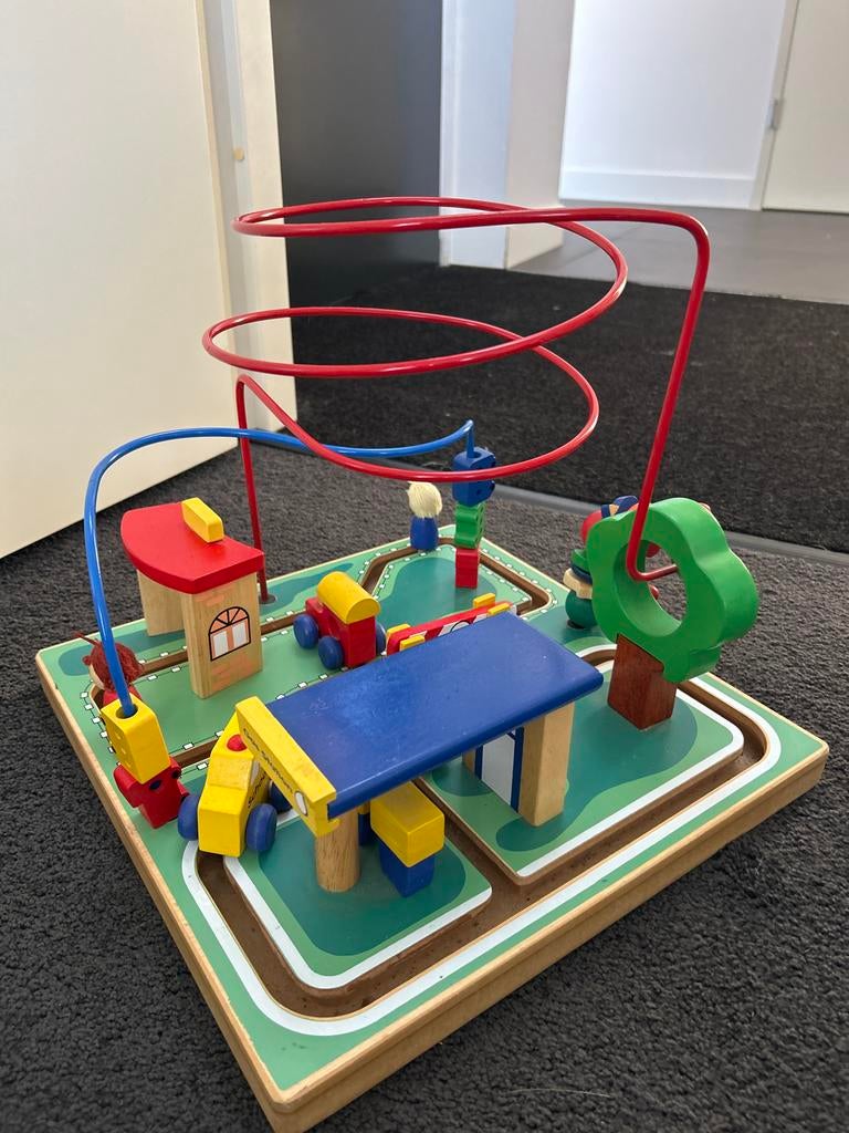 Houten kralenframe met treinbaan en garage, Kinderen en Baby's, Speelgoed | Houten speelgoed, Ophalen of Verzenden, Gebruikt, Overige typen