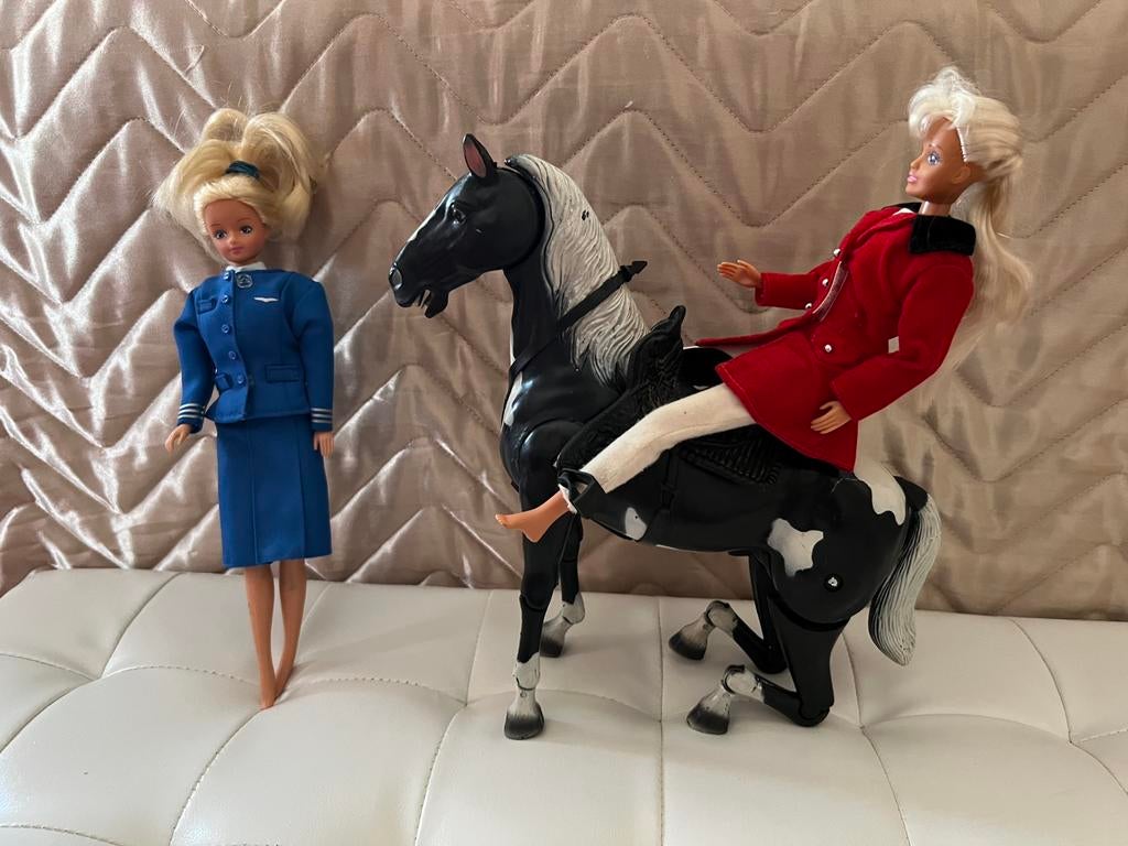 Barbie stewardess en paardrijd amazone met paard, Verzamelen, Ophalen, Zo goed als nieuw, Pop