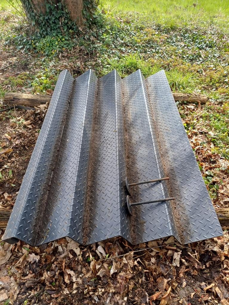 Zwaar ijzer zetwerk trap met antislip., Ophalen, Zo goed als nieuw, 100 tot 250 mm