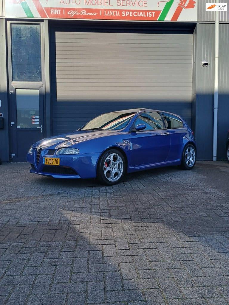 Alfa Romeo 147 3.2 V6 GTA, Auto's, Alfa Romeo, Voorwielaandrijving, Gebruikt, Zwart, Blauw