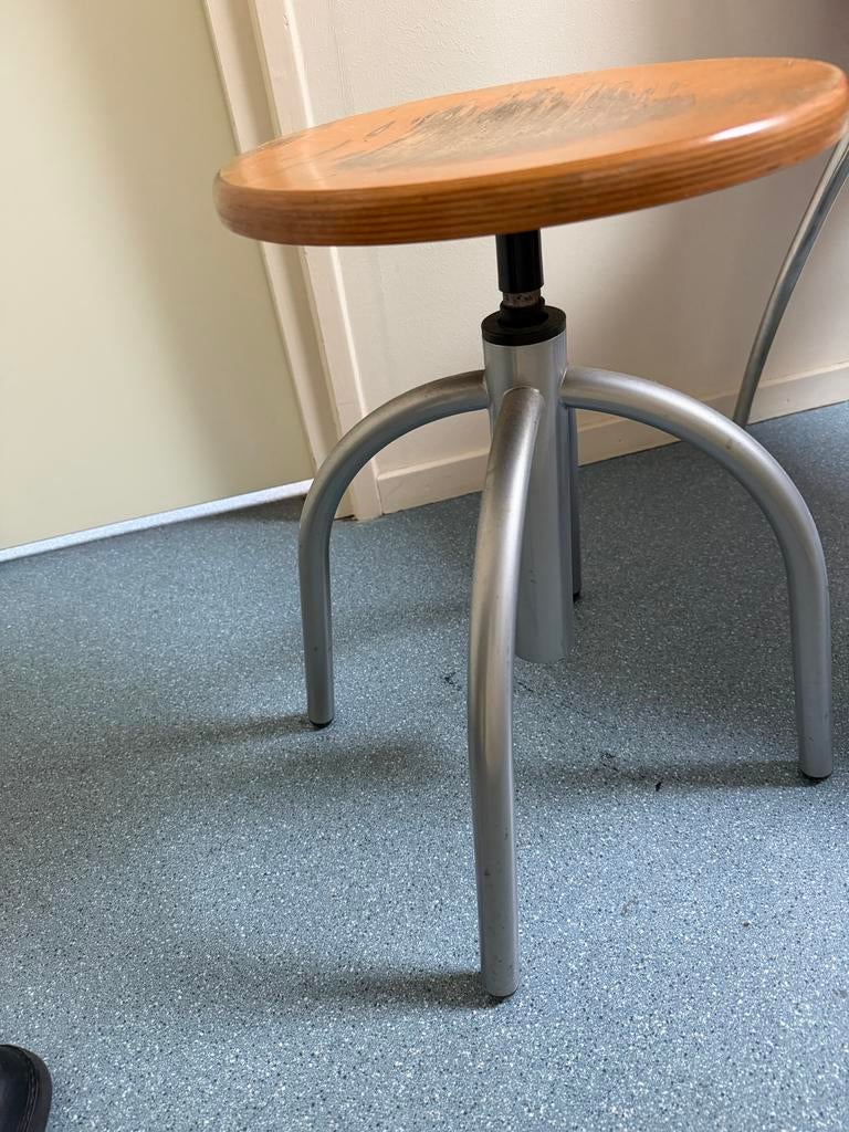 Draaibare kruk, hoogte 49 cm, Huis en Inrichting, Krukjes, Ophalen of Verzenden, In hoogte verstelbaar, Gebruikt, Hout