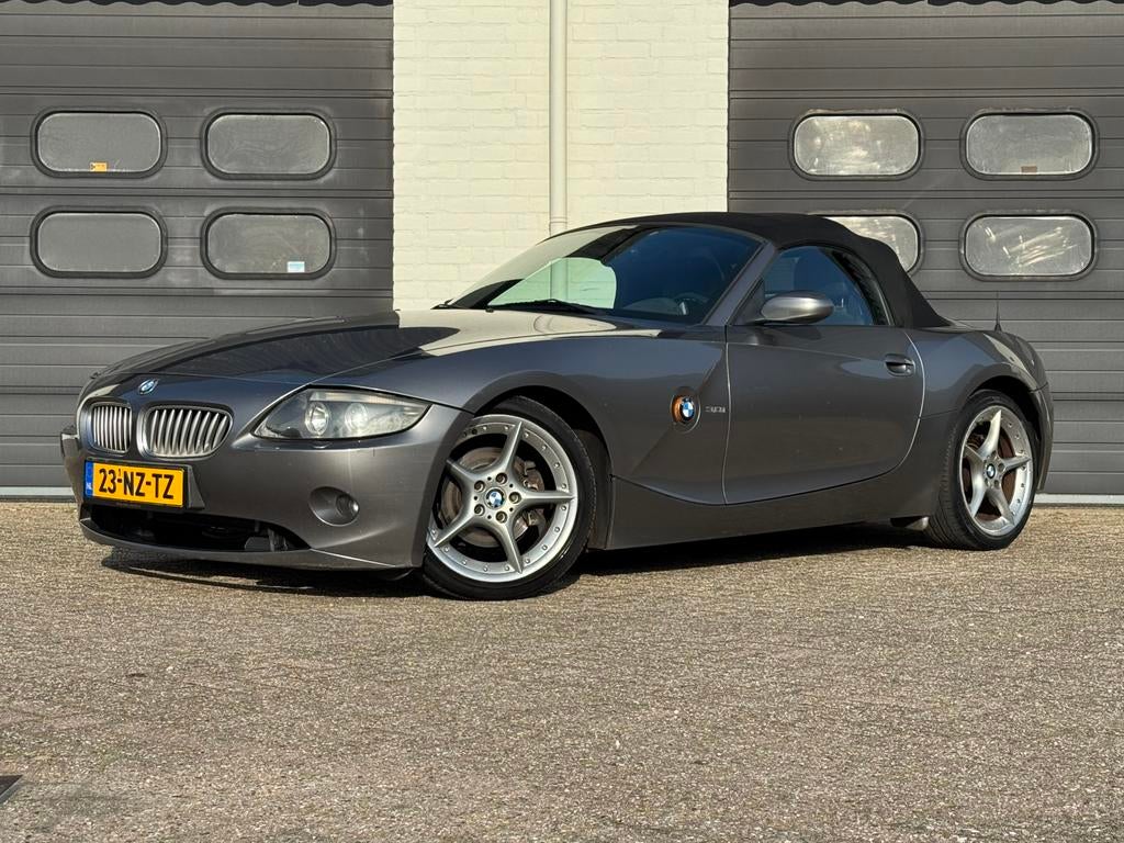BMW Z4 3.0 I Roadster XENON LEDER MEMORY STOELVERWARMING CRU, Auto's, BMW, Achterwielaandrijving, Zwart, Cabriolet, 75 €/maand