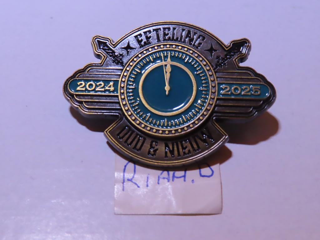 Efteling pin Oud en Nieuw 2024/2025., Verzamelen, Efteling, Ophalen, Nieuw, Button of Speldje