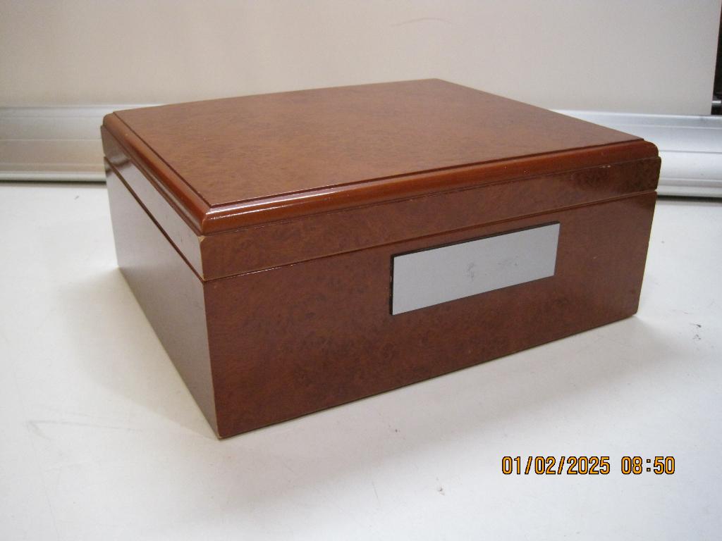 humidor sigarenkist 26/22/11 cm (331), Verzamelen, Rookartikelen, Aanstekers en Luciferdoosjes, Ophalen of Verzenden, Gebruikt
