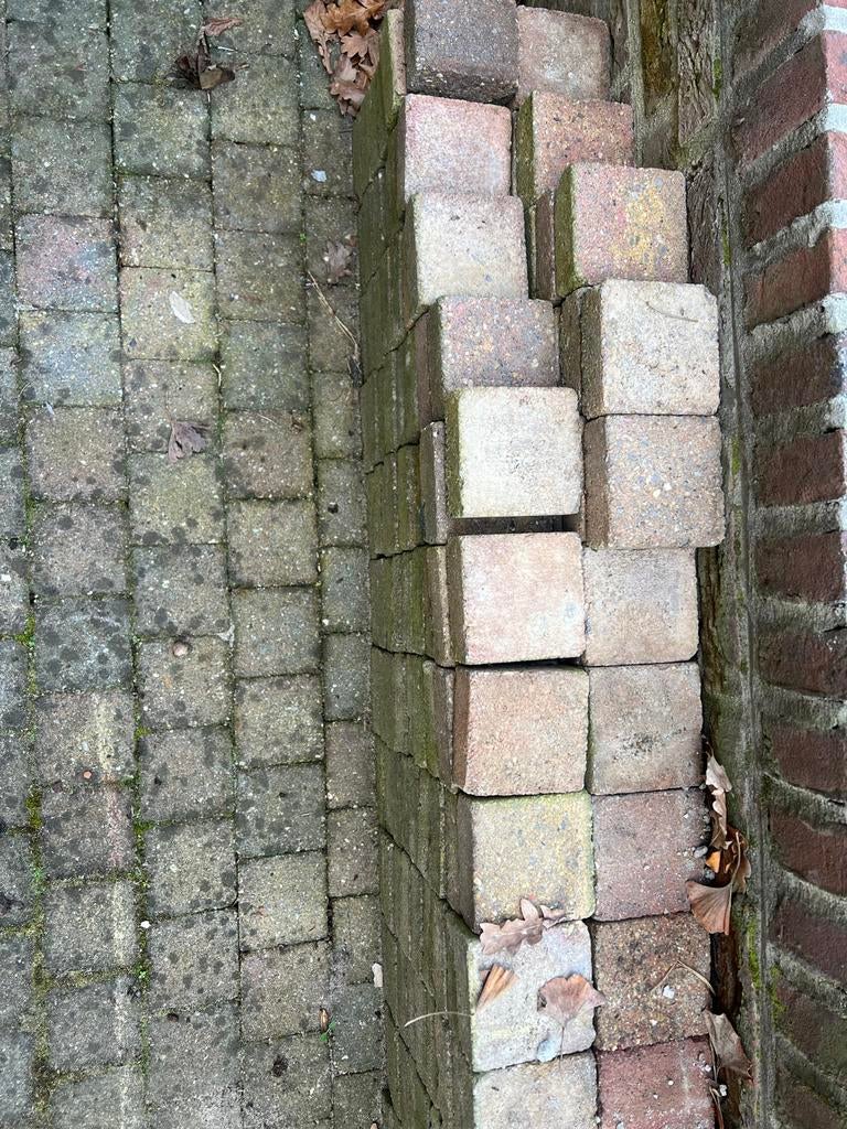 Gratis Koppelstones genuanceerd 10x10, 252 stuks, Tuin en Terras, Tegels en Klinkers, Ophalen, Gebruikt, Klinkers, 5 tot 10 m²