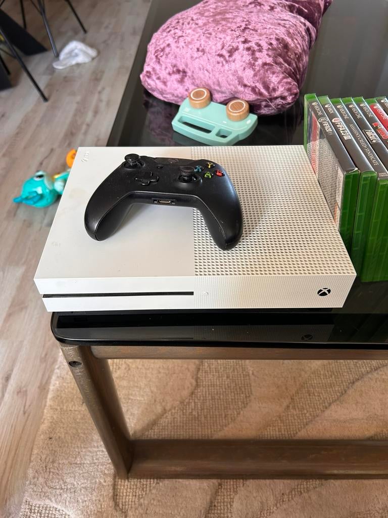 Xbox one met aantal spellen, Spelcomputers en Games, Spelcomputers | Xbox One, Ophalen of Verzenden, Zo goed als nieuw, 500 GB