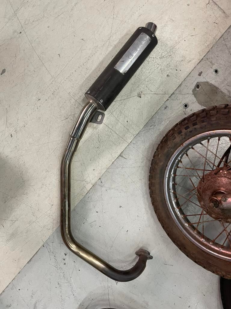Over uitlaat honda ape50 /100 cb xz50, Fietsen en Brommers, Ophalen of Verzenden, Uitlaat