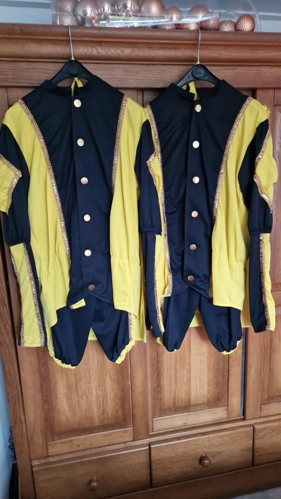 Twee pietenpakken, Ophalen, Gebruikt