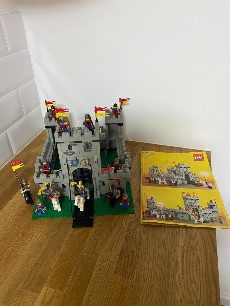 Lego kasteel 6080 + Ridders 6022 en 6030, Gebruikt, Lego, Ophalen of Verzenden, Inclusief minifiguren
