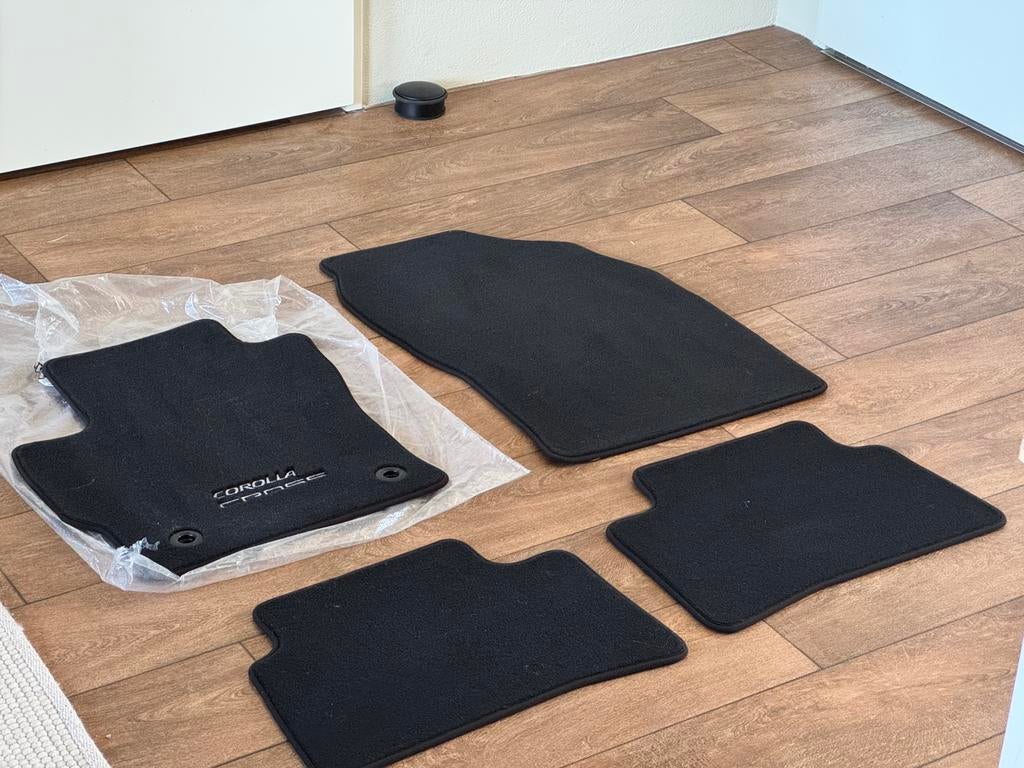 Toyota Corolla Cross 2022-.. Mattenset Voleurs NIEUW, Ophalen of Verzenden, Nieuw