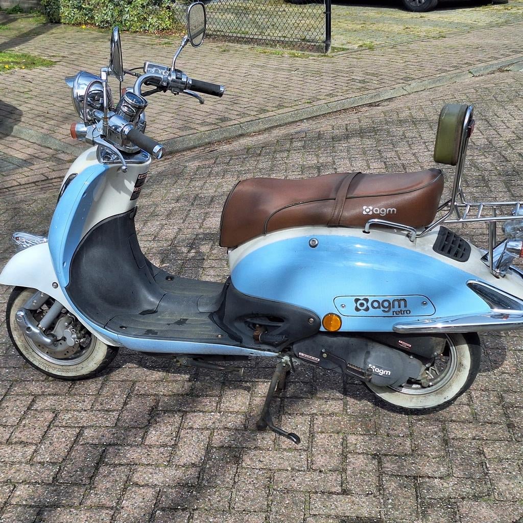 AGM Retro Scooter - Blauw/Wit, let op achterband is lek, Fietsen en Brommers, Snorfietsen en Snorscooters, Ophalen of Verzenden