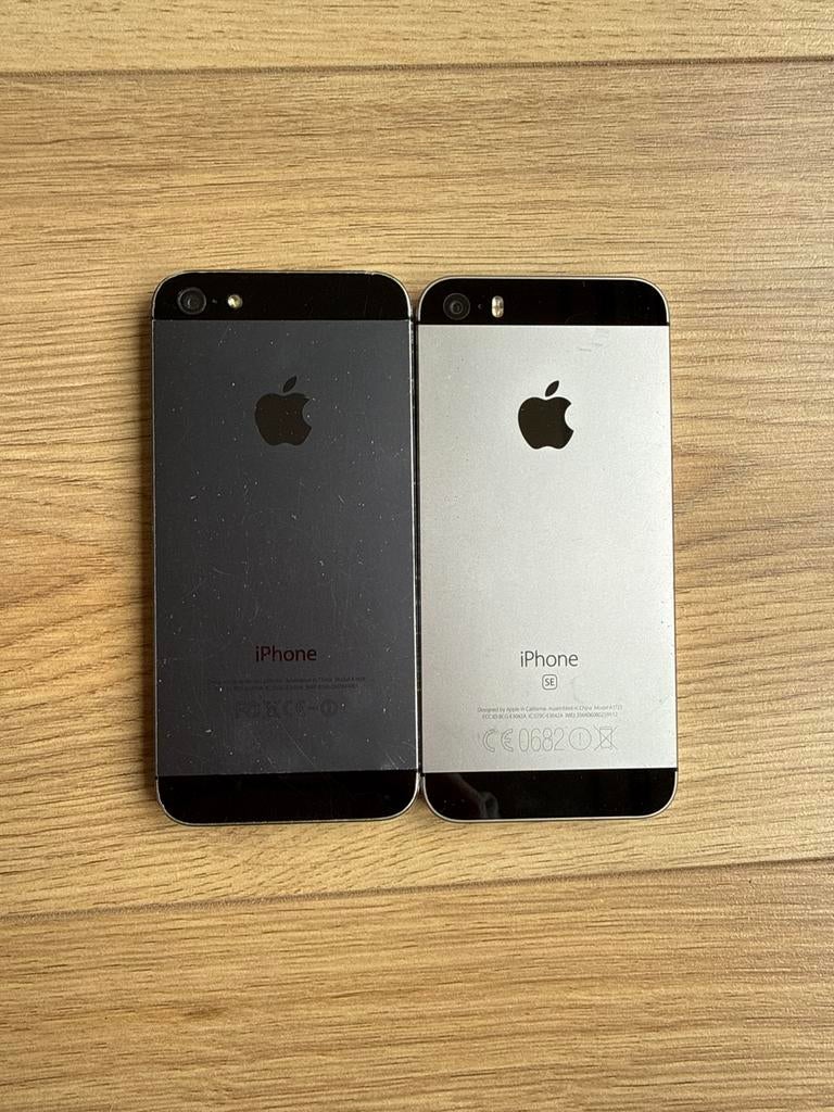Twee iPhones: iPhone 5 en iPhone SE (2016), Telecommunicatie, Mobiele telefoons | Apple iPhone, Gebruikt, Zwart, Ophalen of Verzenden