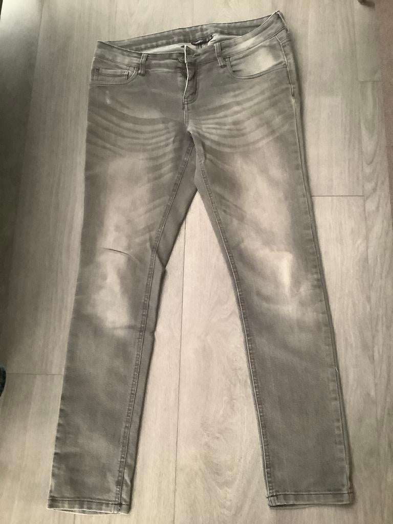 Gratis. Jeans zie omschrijving maat 42., Ophalen, Zo goed als nieuw, Grijs, W33 - W36 (confectie 42/44)