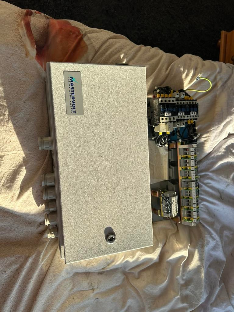 Mastervolt technische kast met toebehoren, Ophalen of Verzenden