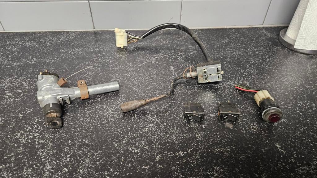 Schakelaars  mercedes 207d 307 208 308 209 309 409 410d tn, Ophalen of Verzenden, Minder dan 2 meter