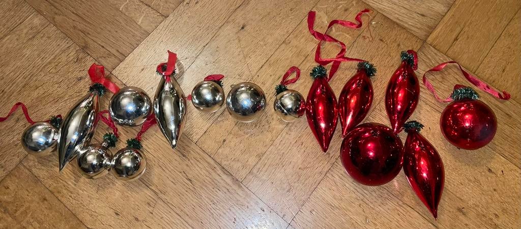 Kerstversiering kerst kerstbal druppel rood ijspegel zilver, Diversen, Kerst, Ophalen of Verzenden, Zo goed als nieuw