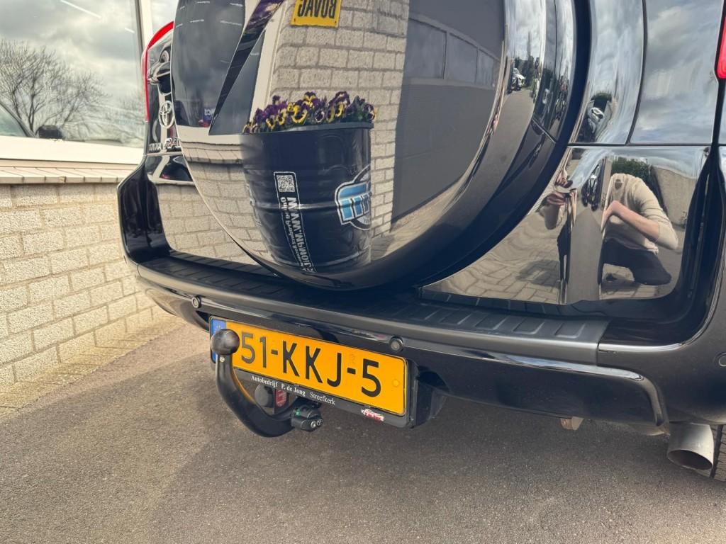 Toyota RAV4 2.0 VVTI 2WD Trekhaak Carplay Leder Origineel NL, Gebruikt, 4 cilinders, 2000 kg, Zwart