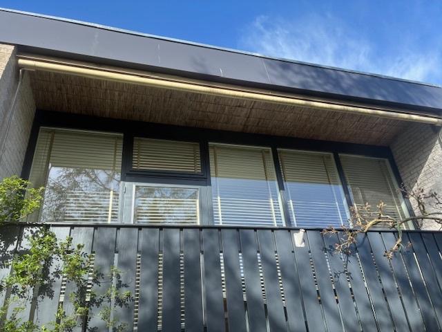 Luxaflex met brede lamellen, Ophalen, Gebruikt, 100 tot 150 cm, 200 cm of meer