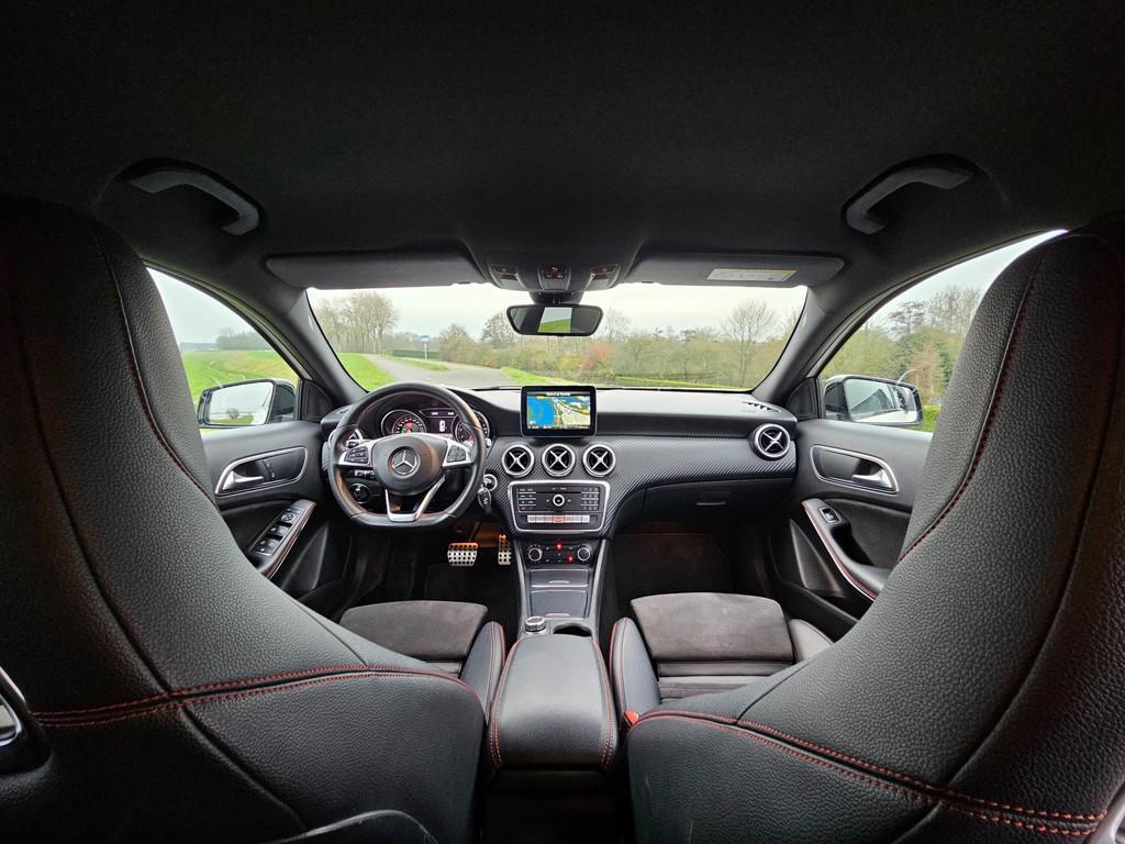 Mercedes-Benz A-klasse 180 AMG Night Edition Plus | NL Auto, Gebruikt, 4 cilinders, 19 km/l, Onderhoudsboekje