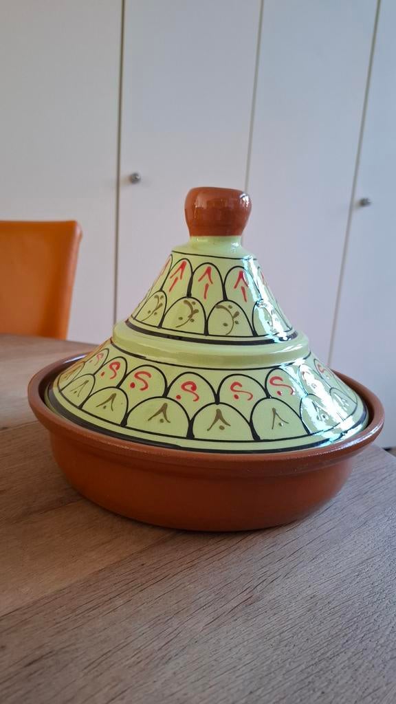 Aardewerk originele tajine. 27 cm, Ophalen of Verzenden, Nieuw, Overige materialen, Pot, Bus of Blik