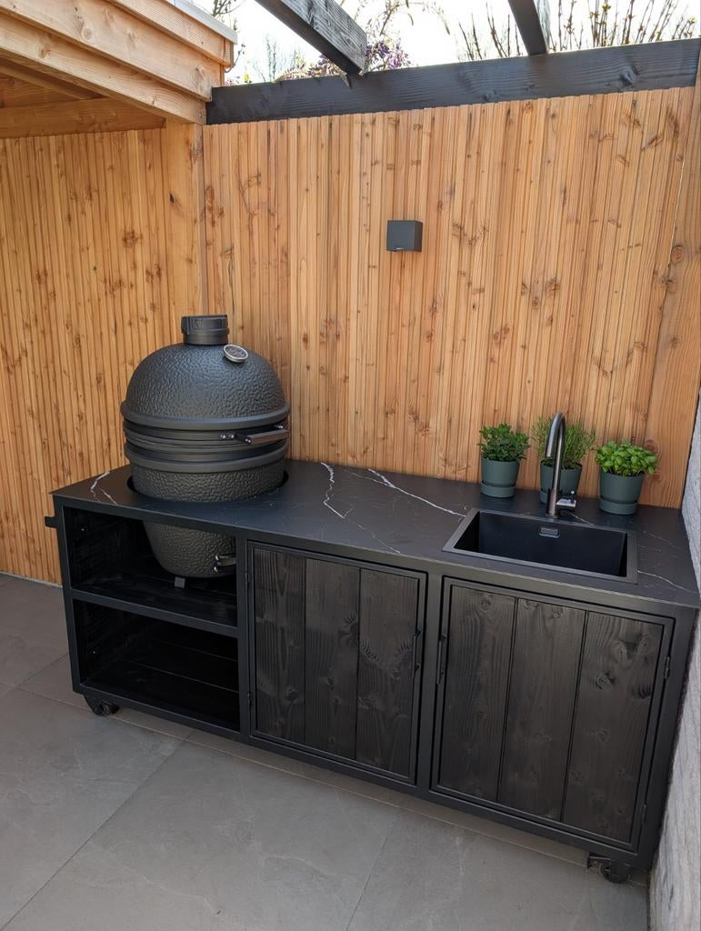 Buitenkeuken met spoelbak en kraan (ex. Kamado BBQ), Ophalen, Zo goed als nieuw, Houtskool, Onbekend