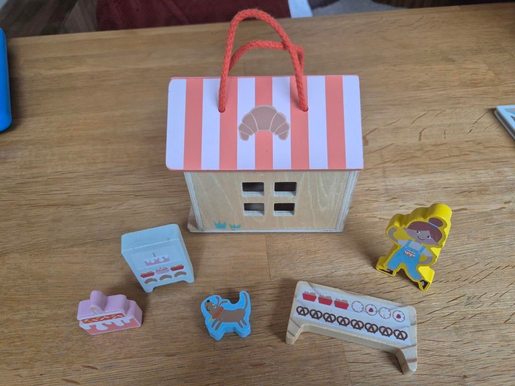 Houten speelhuisje inklapbaar Hema houten figuurtjes, Ophalen of Verzenden, Poppenhuis